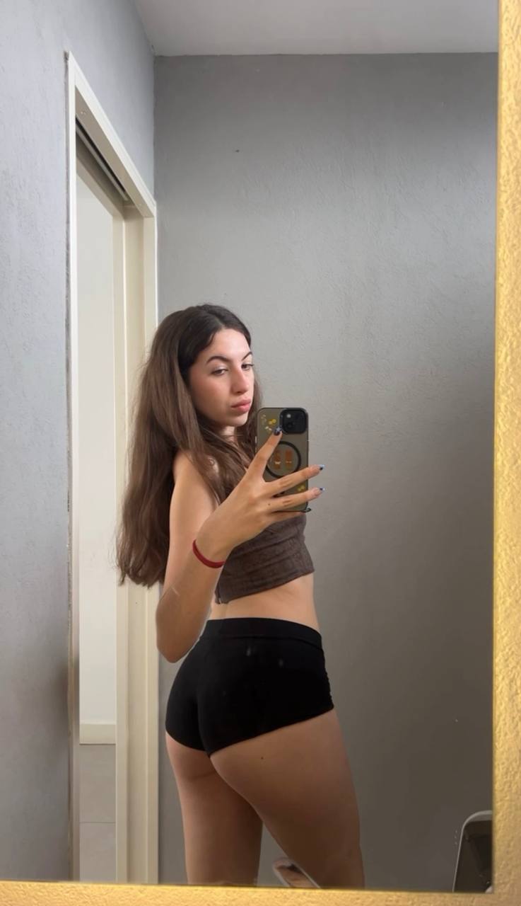 Amber in her underwear in Haiphong