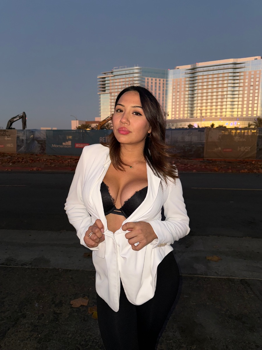 Take a pause and enjoy Ali Cruz — streaming from Haiphong