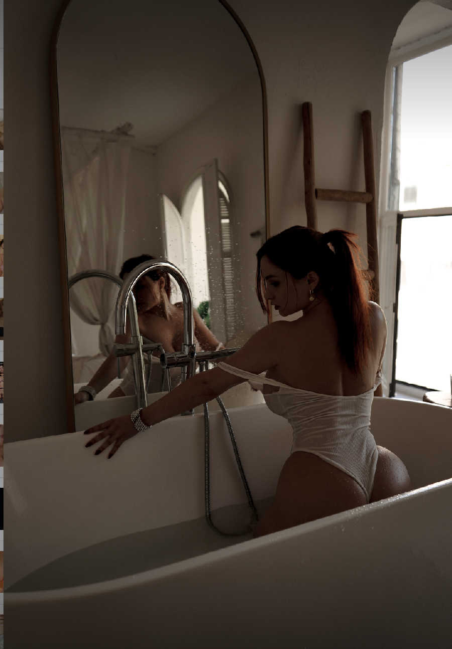 A playful frame from Miranda Faith nude — online in Haiphong