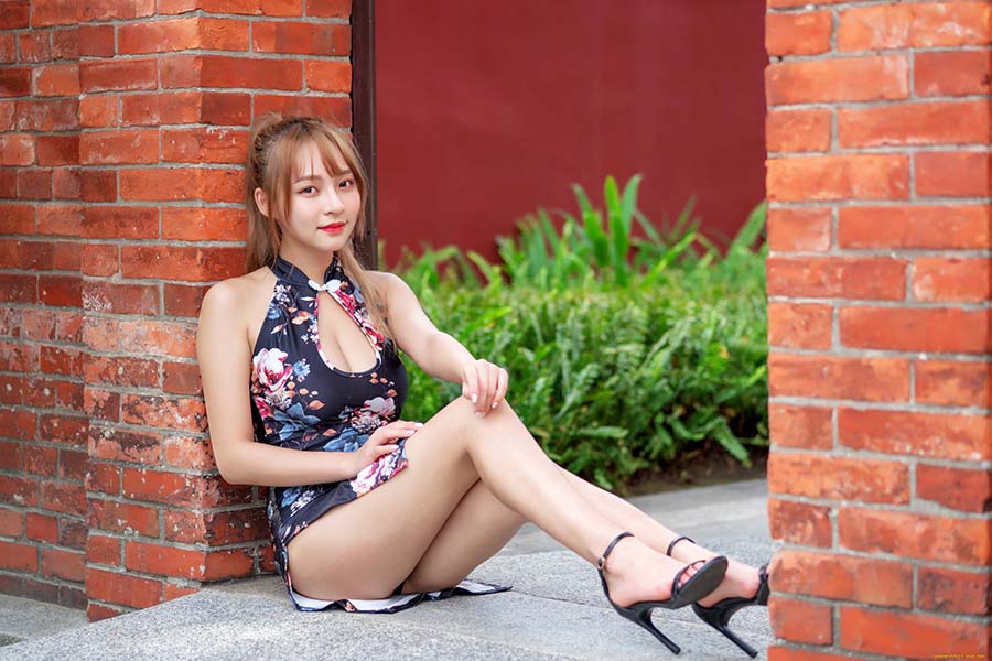 Girls in short dresses in Haiphong