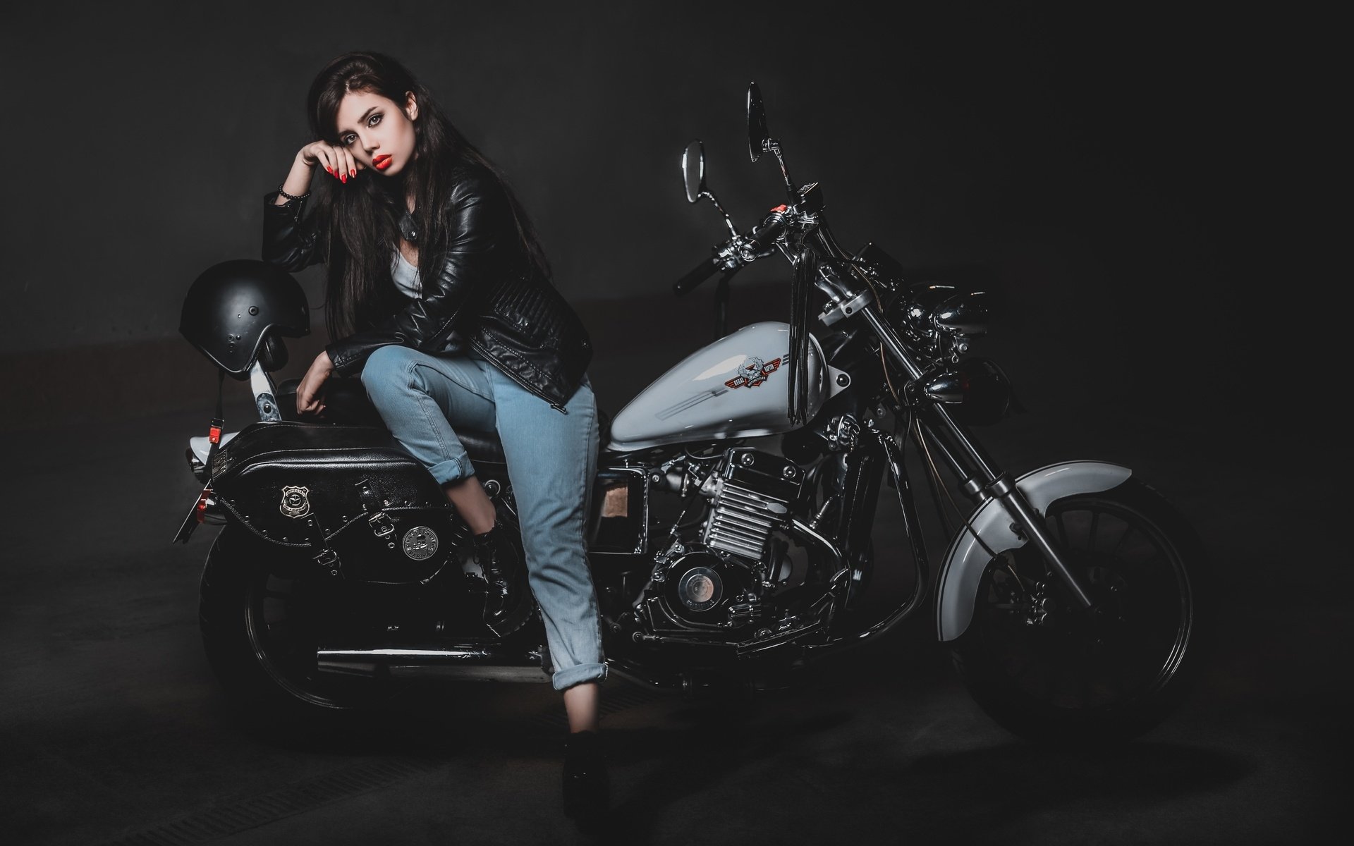 Biker girls: style and drive in Haiphong
