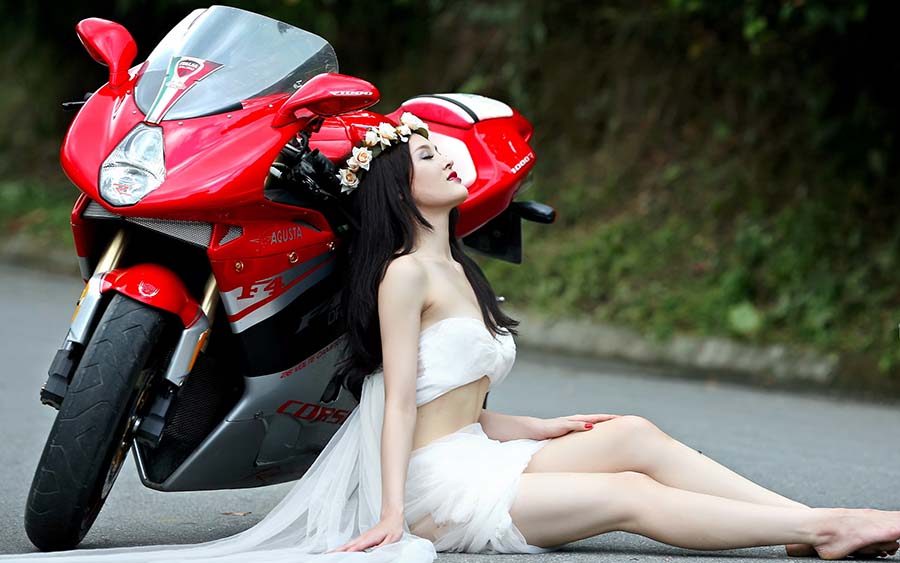 Beautiful girls and motorcycles in Haiphong